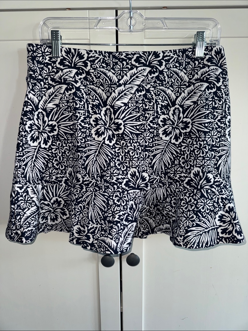Tommy Bahama Navy & White Floral Skort NWT!!!